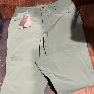 Women’s free country green color size 2 XL ski pants measuring 20 at waist